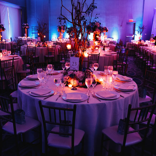 Soiree-toulevents : tables dressées lors d'une soirée de gala organisée par Toul'events